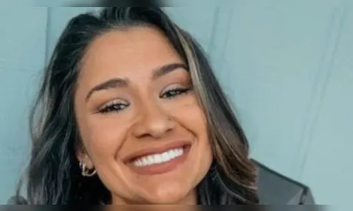 Mulher de 23 anos morre após acelerar carro acidentalmente