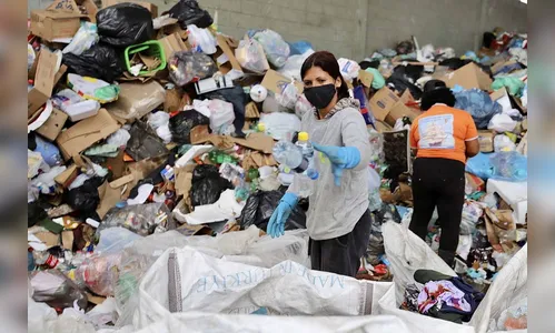 Portos doam resíduos e reciclagem, ajuda o meio ambiente e gera renda