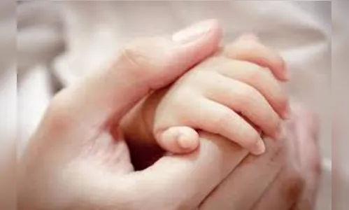 Bebê nasce com anticorpos contra Covid-19 após mãe ser vacinada, diz estudo