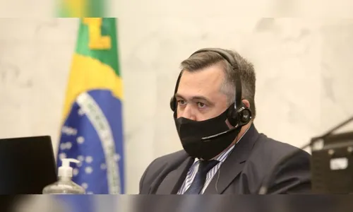 Beto Preto acompanha distribuição das vacinas internado