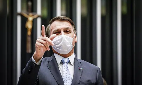 Bolsonaro diz que povo está 'vibrando' com novo decreto em favor do armamento