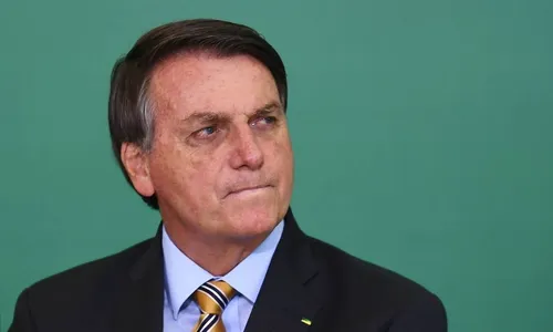 Bolsonaro volta a questionar números da pandemia