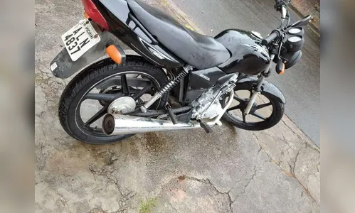 Cão é dopado e trabalhador tem moto furtada de garagem
