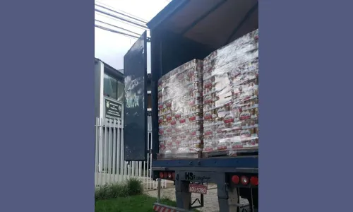 Polícia recupera caminhão roubado carregado com mais de 82 mil latas de cerveja