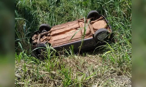 Carro capota no Contorno Norte de Apucarana; Vídeo