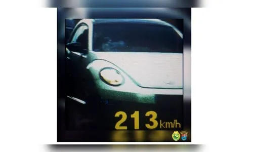 Carro é flagrado a mais de 200 quilômetros por hora na rodovia PR-508