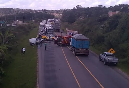 Colisão frontal entre veículos resulta em morte no PR