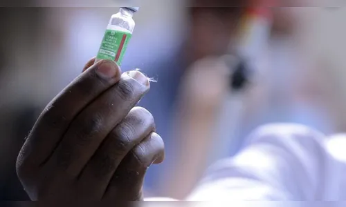 Com intervalo de 12 semanas, eficácia da vacina da AstraZeneca sobe para 82,4%