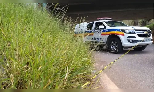 Corpo de bebê é encontrado com bilhete às margens de rodovia