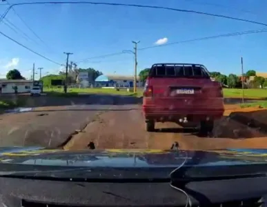 Criminosos tentam fugir da PRF com caminhonete roubada; Vídeo