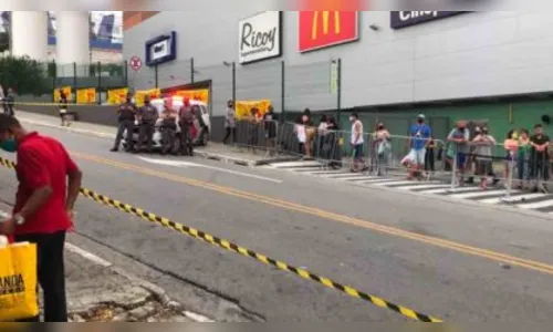 Dez pessoas são atropeladas em perseguição policial; criança morre