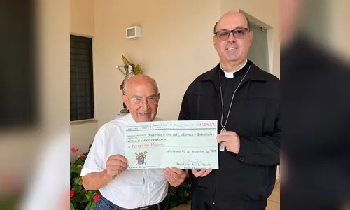 Diocese de Apucarana entrega dinheiro arrecadado para ajudar igreja de Manaus