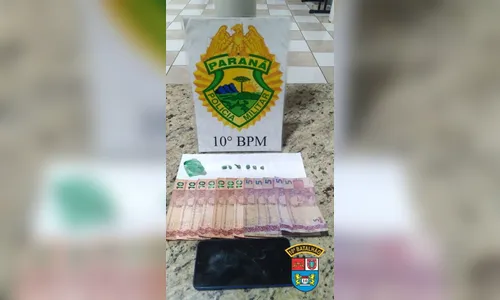 Dois suspeitos são presos com seis porções de crack