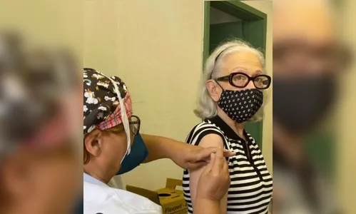 Fernanda Montenegro e outros famosos comemoram a imunização contra Covid-19