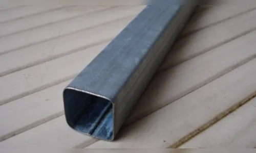 Homem é espancado com barra de ferro; enteado é suspeito