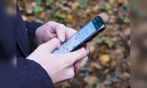 Homem envia vídeos pornográficos para criança; mãe denuncia