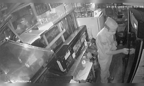 Homem usa uniforme da Polícia Militar para cometer furto