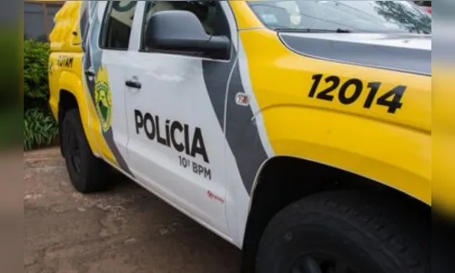 Homens quebravam garrafas na praça e foram por desacato