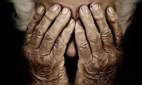 Idosa estava abandonada em casa depois da prisão do filho