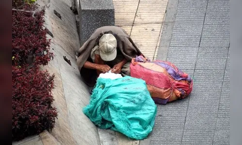 Idoso em situação de rua morre com cerca de R$ 650 mil no banco