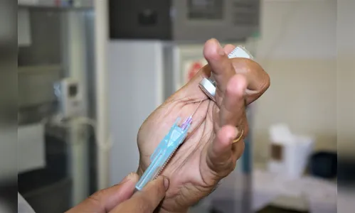 Idosos acima de 90 anos começam a ser vacinados em Arapongas
