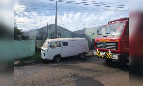 Incêndio neste domingo destrói casa no Jardim Aeroporto