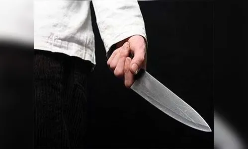 Irmãos se desentendem e trocam ameaças armados de faca