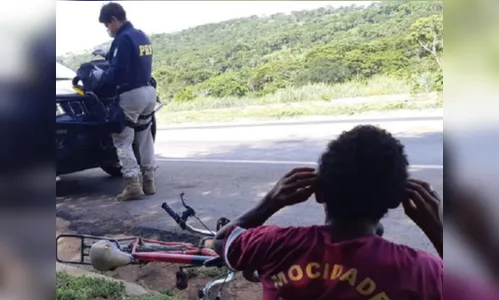 Jovem tenta percorrer 2400 km de bicicleta para encontrar garota que conheceu na internet