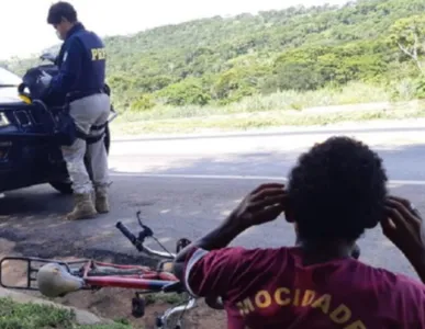 Jovem tenta percorrer 2400 km de bicicleta para encontrar garota que conheceu na internet