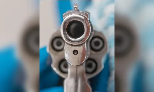 Ladrões roubam dinheiro de comércio e fogem em moto