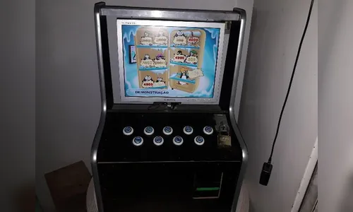 Máquina caça-níquel é encontrada em bar pela PM