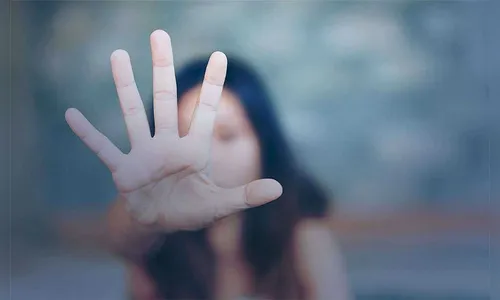 Marido chega bêbado em casa e tenta agredir mulher