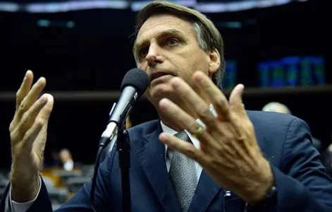 Média de apoio a Bolsonaro só supera índice de Dilma