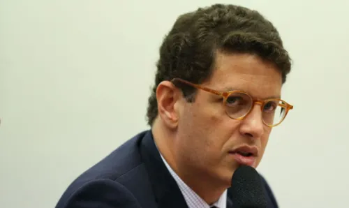 Ministro Ricardo Salles é diagnosticado com Covid-19