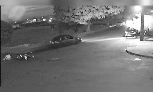 Motociclista fica ferida após ser atingida por carro; Vídeo