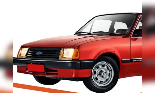 Motorista dá 'cavalo de pau' com Chevette, vizinha se irrita e aciona PM