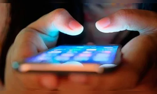 Mulher cai no golpe da pesquisa sobre Covid-19 e tem WhatsApp clonado