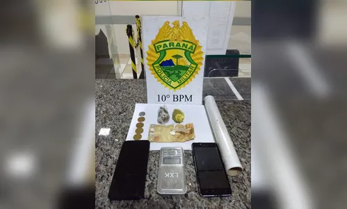 Mulher fica nervosa, confessa ter drogas em casa e é presa