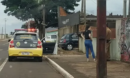Mulher sofre assalto a mão armada e tem celular roubado