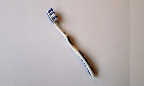 Mulheres fogem após furtar escova dental e comida de estabelecimento