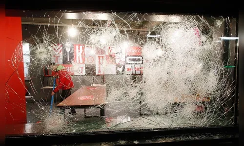 Na Holanda, população promove protestos violentos contra toque de recolher