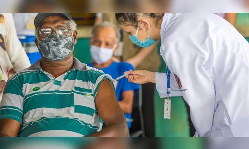 Número de vacinados contra a covid-19 no Brasil chega a 580.806 pessoas