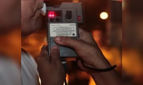 PM apreende veículo suspeito com motorista bêbado