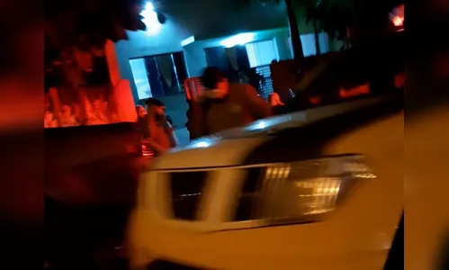 PM para festa de casamento por falta de autorização; Vídeo
