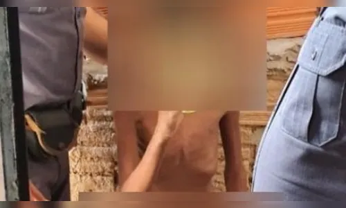 PM resgata criança mantida dentro de barril e que chegou a se alimentar de fezes