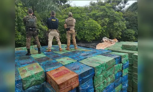 PRF apreende 750 mil maços de cigarro em Pérola