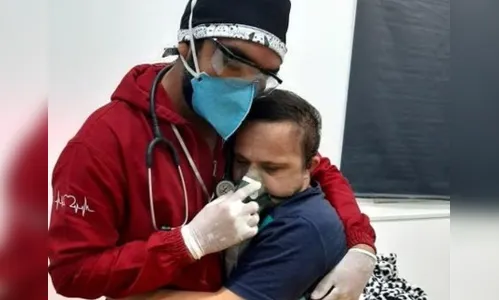 Paciente com Down fotografado em Manaus morre sem UTI