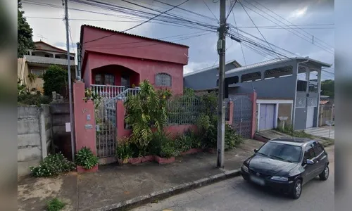 Pai e filho são encontrados mortos dentro de casa com as mãos amarradas