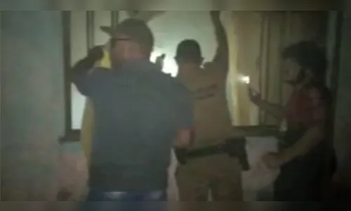 Polícia Militar salva idosas de incêndio em residência no PR; Vídeo
