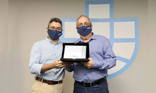 Portos do Paraná homenageia empregados mais antigos